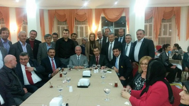 AKP Aday Adayları El Ele (2)