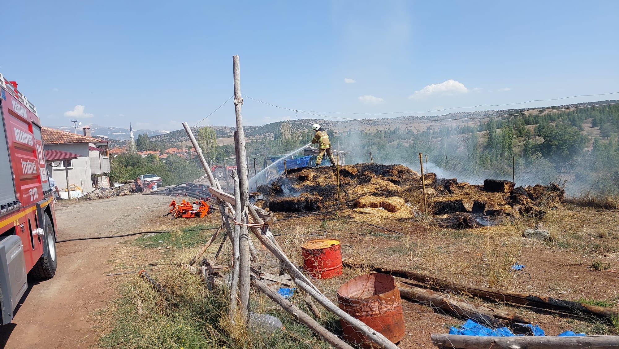 Burdur Yeşilova’da Kuru Ot Yakımı Sırasında Yangın Çıktı!