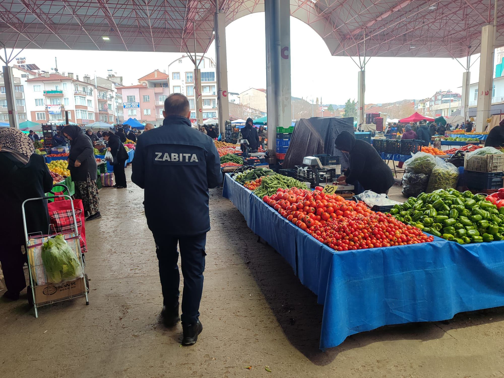 Burdur’da Zabıta Ekiplerinden Pazar Denetimi