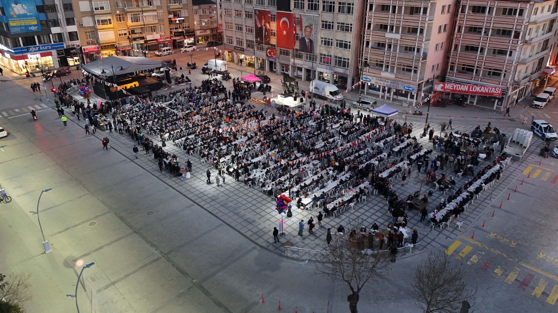 Burdur Belediyesi’nin Geleneksel Gönül Sofrası İftarında Binlerce Kişi Buluştu