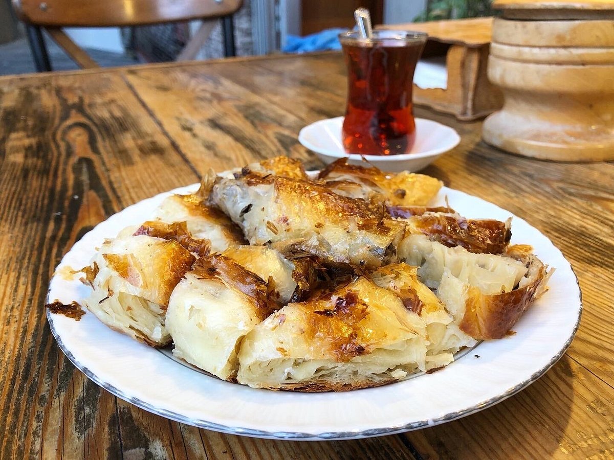 İstanbul’daki Sarıyer Börekçisi’nde Kıymalı Börekten Sakatat Çıktı