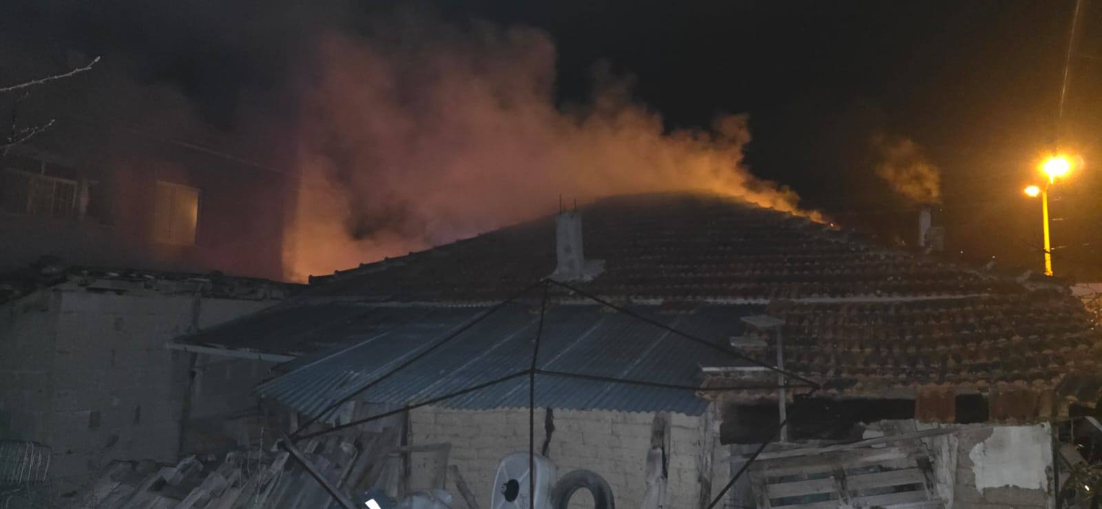 Burdur Yeşilova’da ev yangını